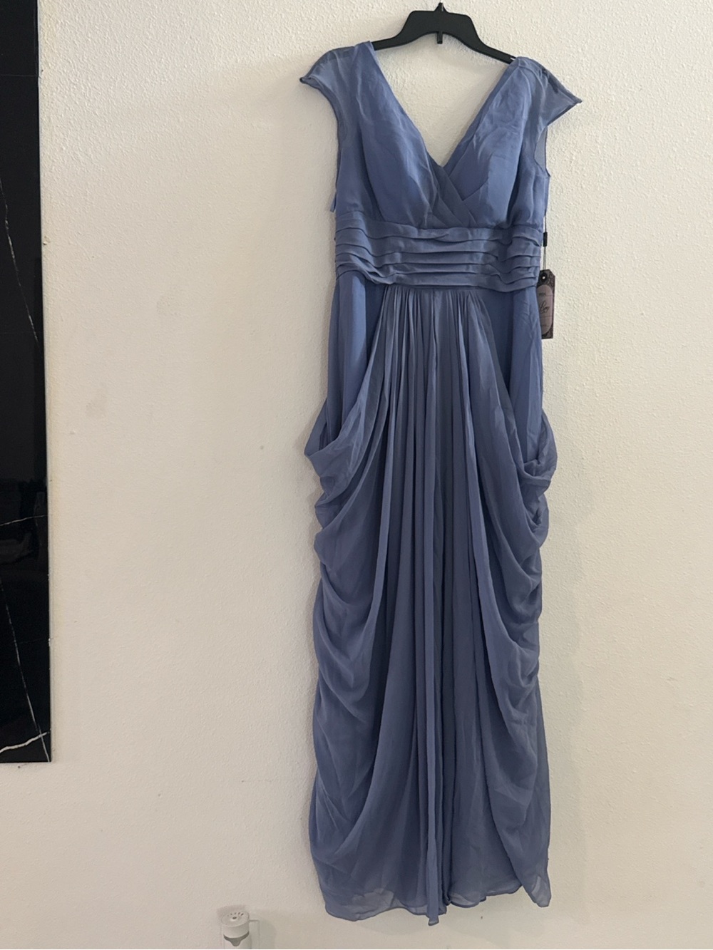 Elegant V-Neck Dusty Blue Pleated Maxi Dress - Picture 3 of 3